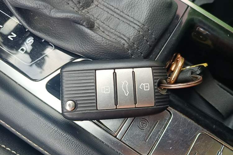 Used Roewe RX8 2018 30T Two-Wheel Drive Flagship Edition Vehicle Key