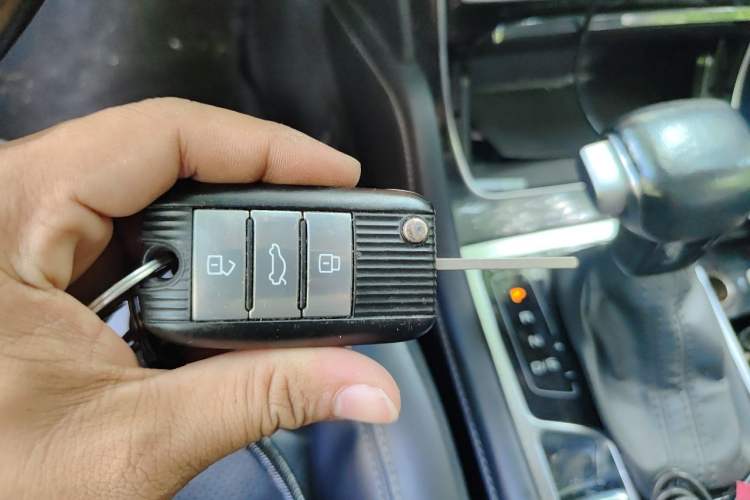 Used Roewe RX8 2018 30T Two-Wheel Drive Flagship Edition Vehicle Key
