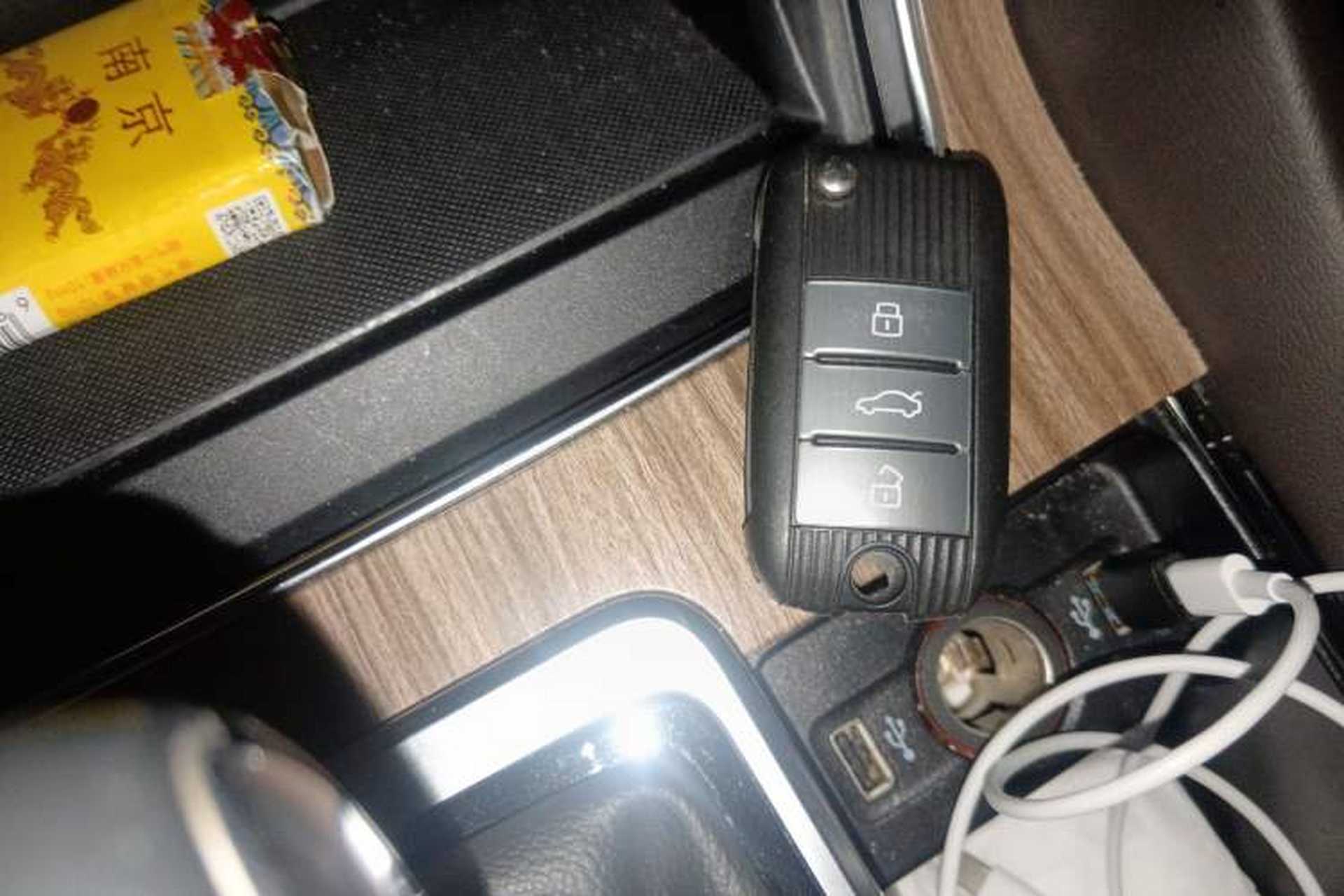 Used Roewe RX8 2018 30T Smart Connectivity All-Wheel Drive Supreme Edition Vehicle Key