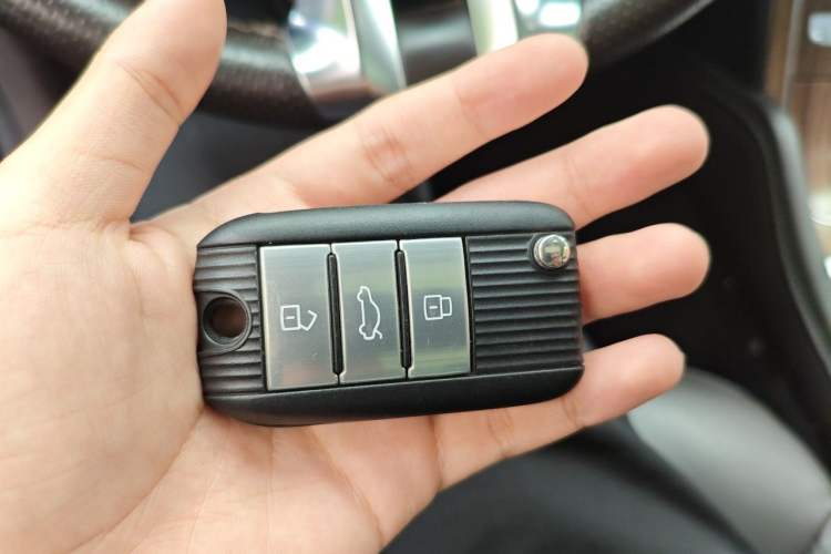 Used Roewe RX8 2018 30T Smart Connectivity All-Wheel Drive Supreme Edition Vehicle Key