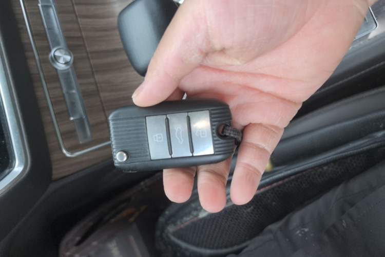 Used Roewe RX8 2018 30T Smart Connectivity All-Wheel Drive Supreme Edition Vehicle Key