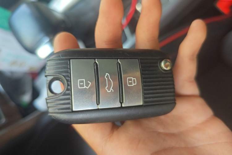 Used Roewe RX8 2018 30T Smart Connectivity Two-Wheel Drive Flagship Edition Vehicle Key