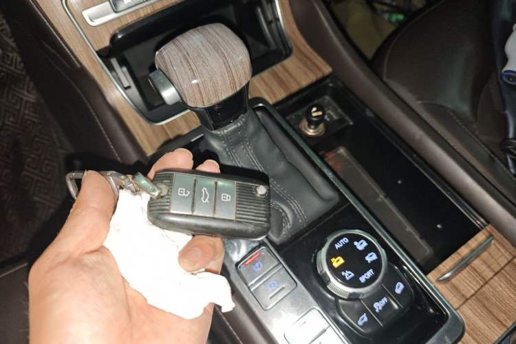 Used Roewe RX8 2018 30T Smart Connectivity All-Wheel Drive Supreme Edition Vehicle Key