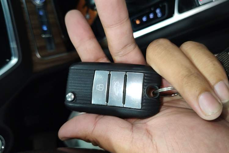 Used Roewe RX8 2018 30T Smart Connectivity Two-Wheel Drive Flagship Edition Vehicle Key