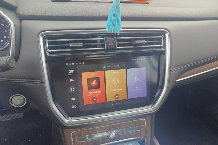 Used Roewe RX8 2018 30T Smart Connectivity Two-Wheel Drive Flagship Edition Audio And AC Panel
