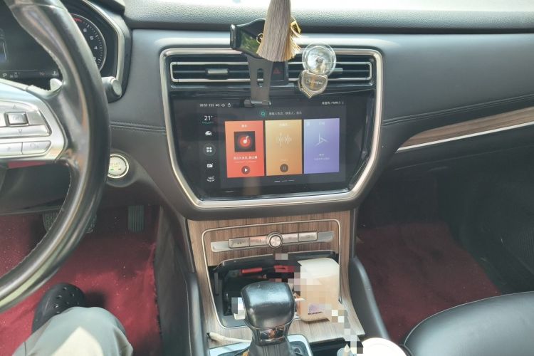 Used Roewe RX8 2018 30T Smart Connectivity Two-Wheel Drive Flagship Edition Audio And AC Panel
