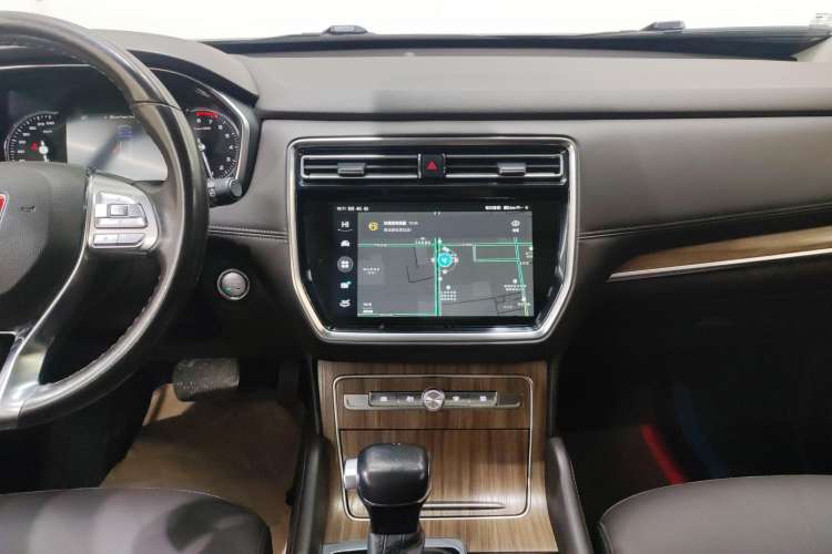 Used Roewe RX8 2018 30T Smart Connectivity Two-Wheel Drive Supreme Edition Audio And AC Panel