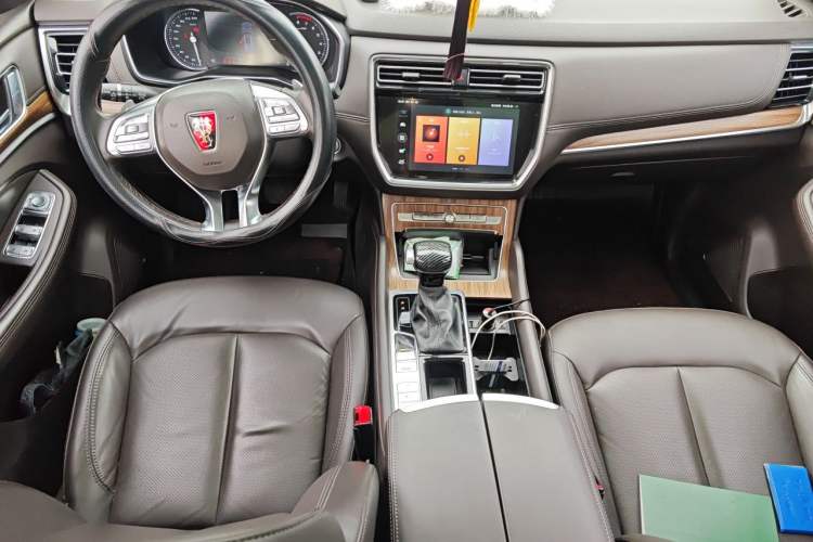 Used Roewe RX8 2018 30T Smart Connectivity Two-Wheel Drive Supreme Edition Center Console