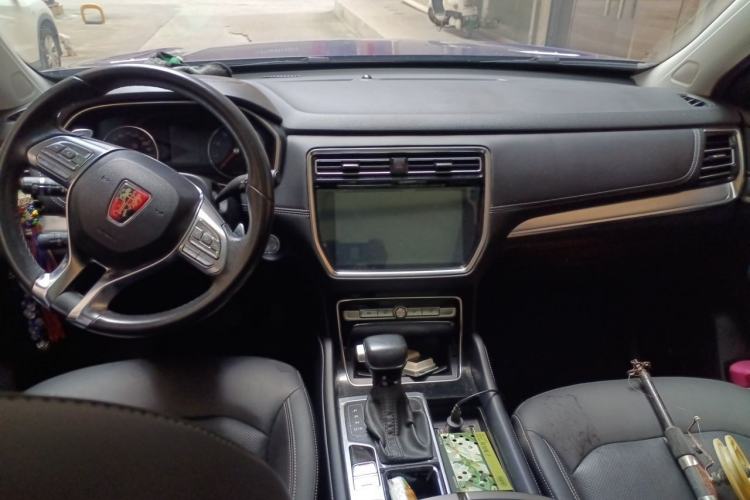 Used Roewe RX8 2018 30T Two-Wheel Drive Flagship Edition Center Console