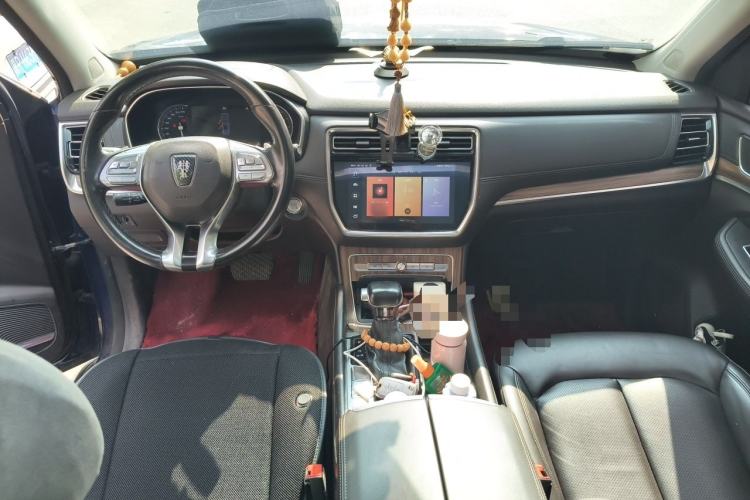 Used Roewe RX8 2018 30T Smart Connectivity Two-Wheel Drive Flagship Edition Center Console