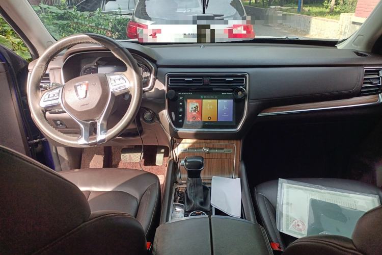 Used Roewe RX8 2018 30T Smart Connectivity Four-Wheel Drive Flagship Edition Center Console