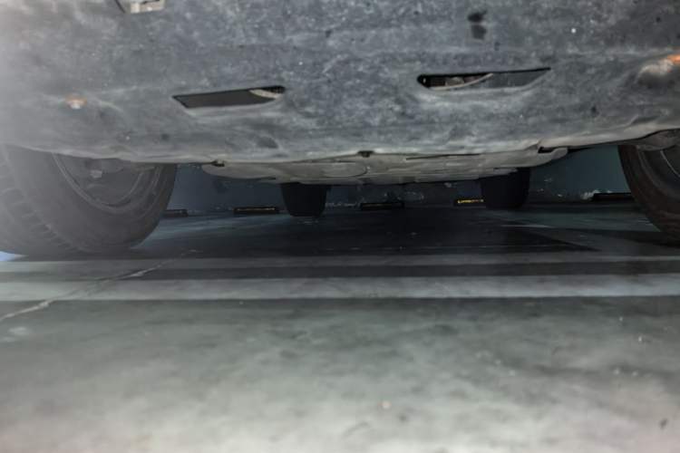 Used Roewe RX8 2018 30T Smart Connectivity Two-Wheel Drive Supreme Edition Chassis Front
