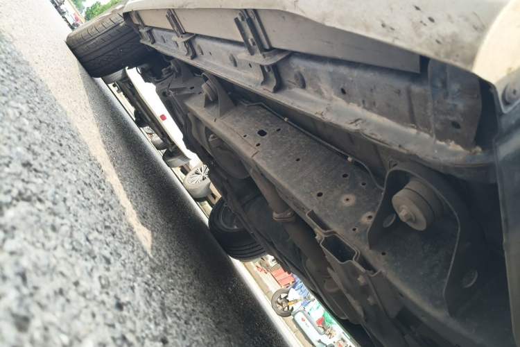 Used Roewe RX8 2018 30T Smart Connectivity Two-Wheel Drive Flagship Edition Chassis Front Right