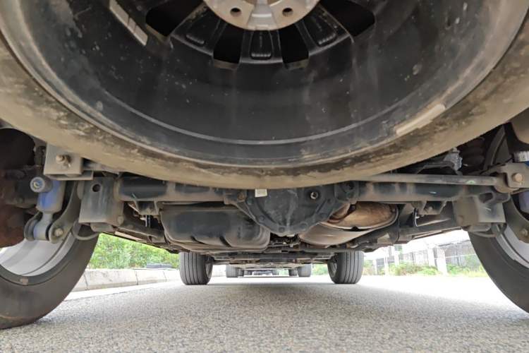 Used Roewe RX8 2018 30T Smart Connectivity Two-Wheel Drive Supreme Edition Chassis Rear