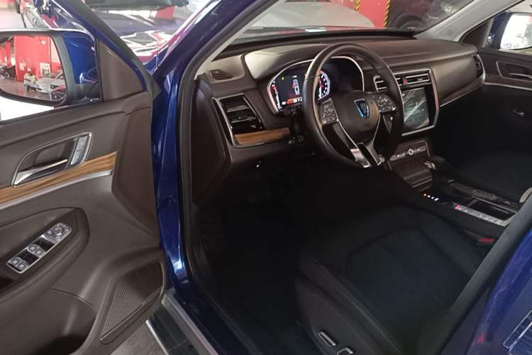 Used Roewe RX8 2018 30T Smart Connectivity Two-Wheel Drive Flagship Edition Driver Seat