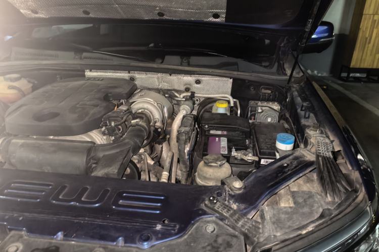 Used Roewe RX8 2018 30T Smart Connectivity Two-Wheel Drive Supreme Edition Engine Bay Left