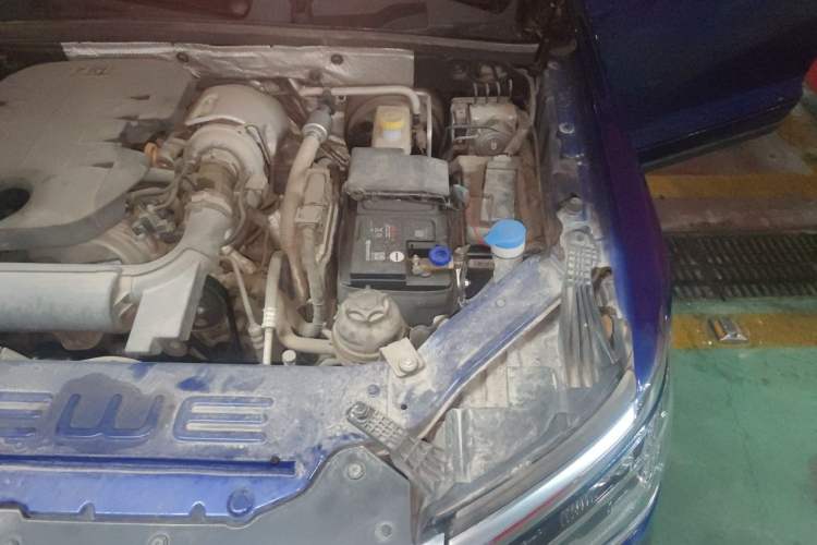 Used Roewe RX8 2018 30T Smart Connectivity All-Wheel Drive Supreme Edition Engine Bay Left