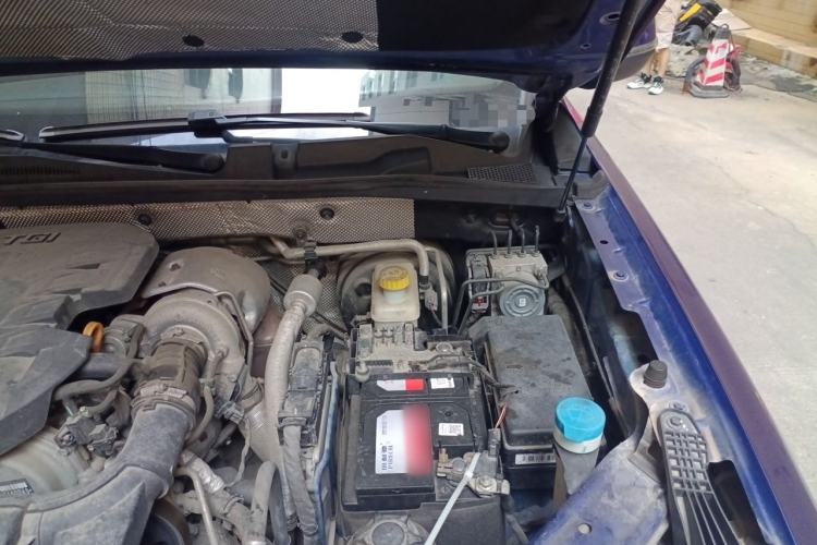 Used Roewe RX8 2018 30T Two-Wheel Drive Flagship Edition Engine Bay Left