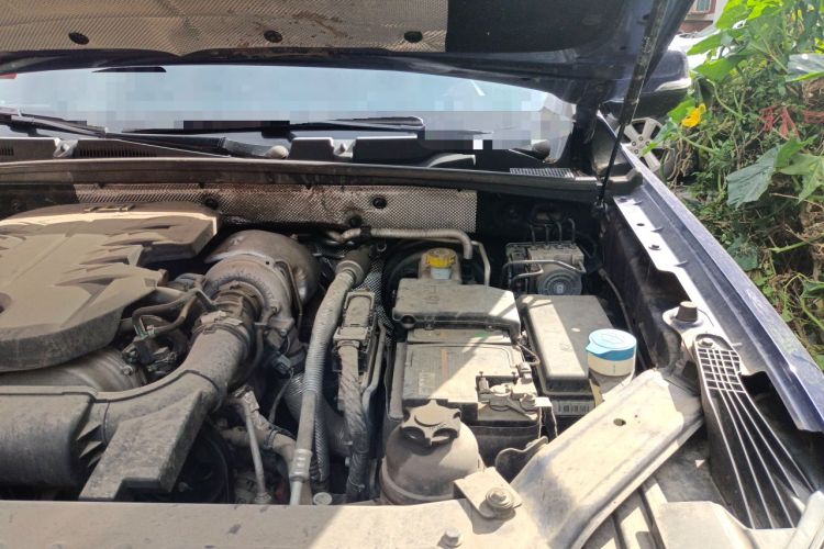 Used Roewe RX8 2018 30T Smart Connectivity Four-Wheel Drive Flagship Edition Engine Bay Left