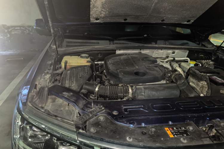 Used Roewe RX8 2018 30T Smart Connectivity Two-Wheel Drive Supreme Edition Engine Bay Right