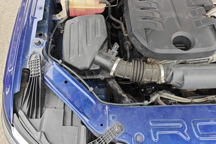 Used Roewe RX8 2018 30T Smart Connectivity Two-Wheel Drive Supreme Edition Engine Bay Right
