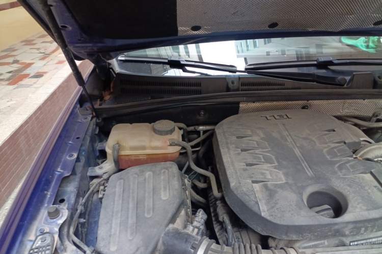 Used Roewe RX8 2018 30T Two-Wheel Drive Flagship Edition Engine Bay Right