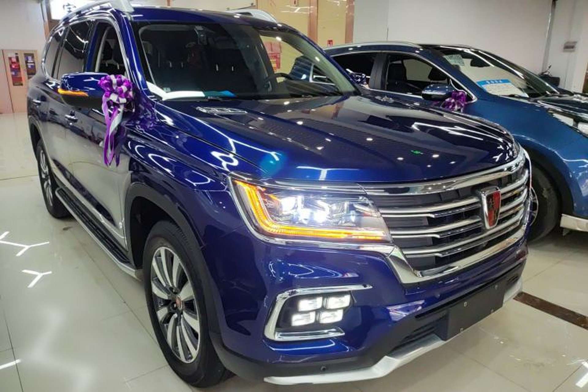 Used Roewe RX8 2018 30T Smart Connectivity Two-Wheel Drive Flagship Edition Front Right 45 Deg