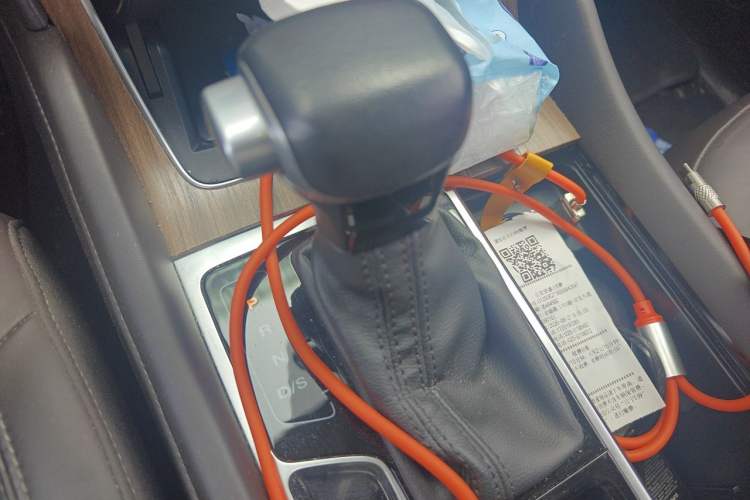 Used Roewe RX8 2018 30T Smart Connectivity Two-Wheel Drive Flagship Edition Gear Lever