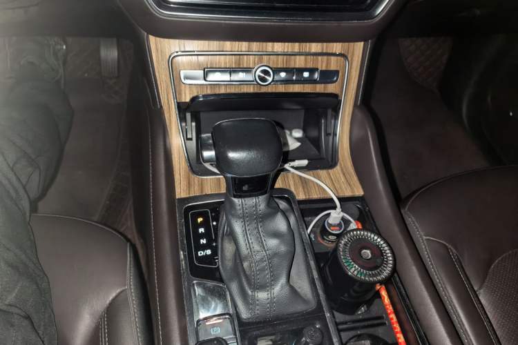 Used Roewe RX8 2018 30T Smart Connectivity Two-Wheel Drive Supreme Edition Gear Lever