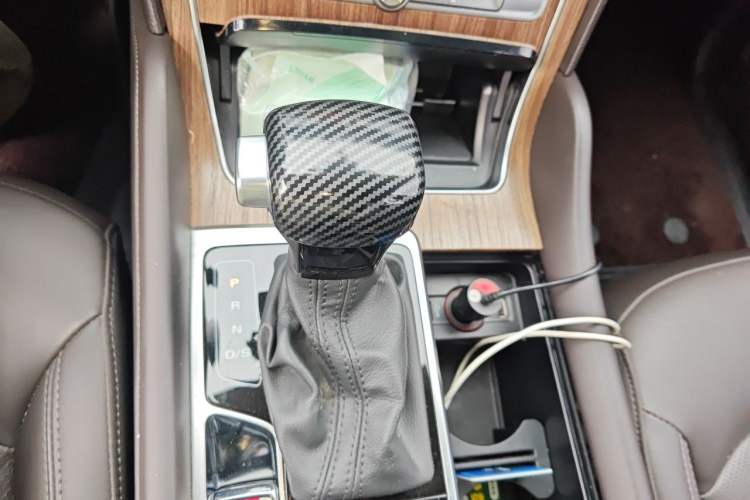 Used Roewe RX8 2018 30T Smart Connectivity Two-Wheel Drive Supreme Edition Gear Lever