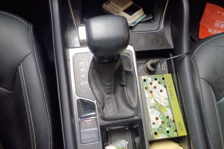 Used Roewe RX8 2018 30T Two-Wheel Drive Flagship Edition Gear Lever