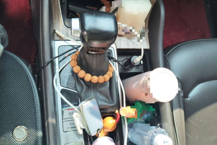 Used Roewe RX8 2018 30T Smart Connectivity Two-Wheel Drive Flagship Edition Gear Lever