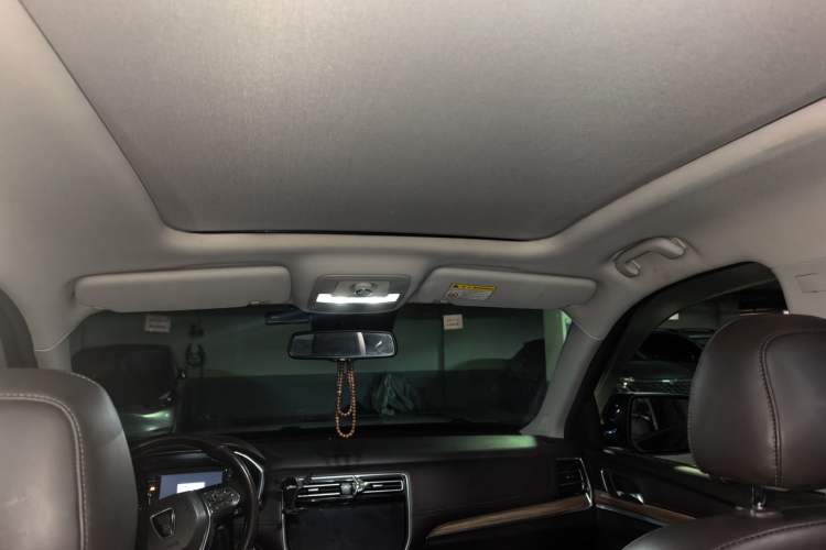 Used Roewe RX8 2018 30T Smart Connectivity Two-Wheel Drive Supreme Edition Headliner