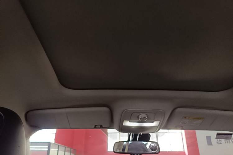 Used Roewe RX8 2018 30T Smart Connectivity Two-Wheel Drive Flagship Edition Headliner