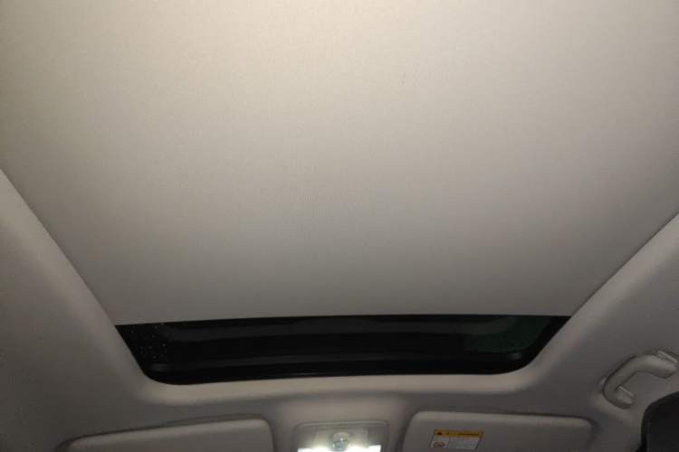 Used Roewe RX8 2018 30T Smart Connectivity Two-Wheel Drive Flagship Edition Headliner