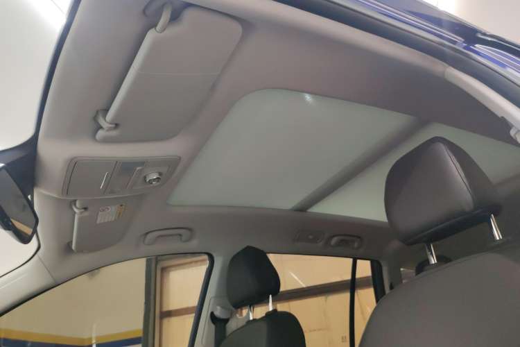 Used Roewe RX8 2018 30T Smart Connectivity Two-Wheel Drive Supreme Edition Headliner