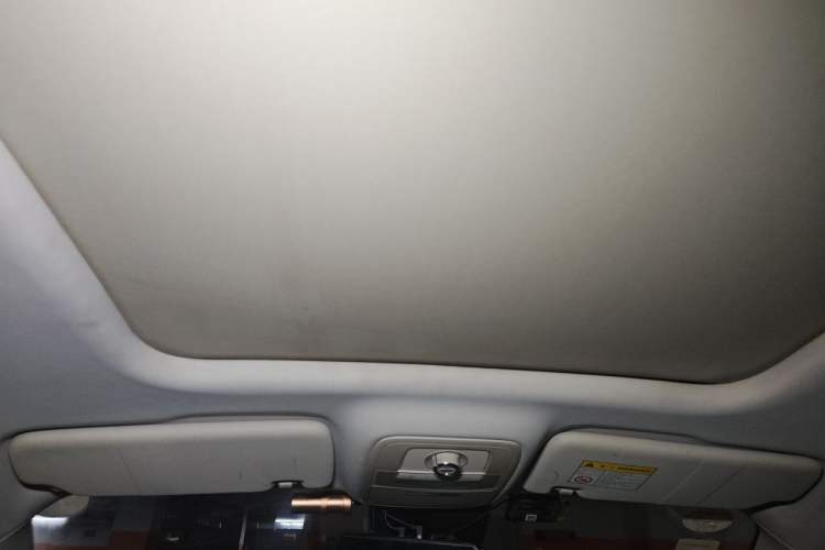 Used Roewe RX8 2018 30T Smart Connectivity All-Wheel Drive Supreme Edition Headliner