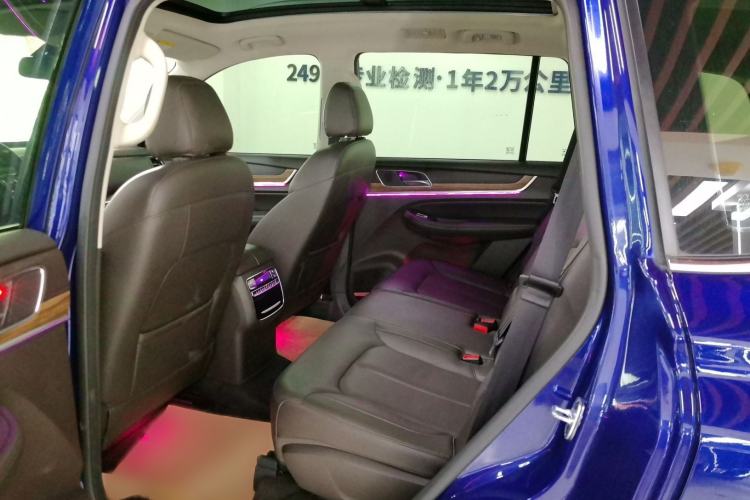 Used Roewe RX8 2018 30T Smart Connectivity Two-Wheel Drive Flagship Edition Interior 2