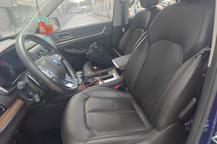 Used Roewe RX8 2018 30T Smart Connectivity Two-Wheel Drive Flagship Edition Left Front Seat