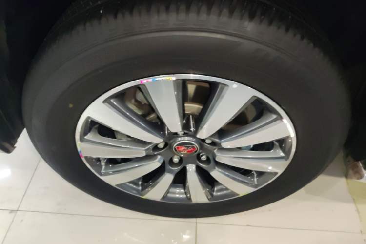 Used Roewe RX8 2018 30T Smart Connectivity Two-Wheel Drive Flagship Edition Left Front Wheel Hub