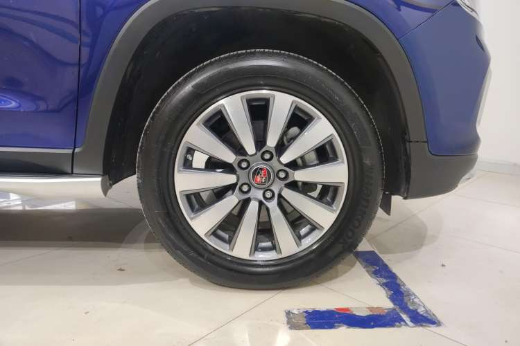 Used Roewe RX8 2018 30T Smart Connectivity Two-Wheel Drive Supreme Edition Left Front Wheel Hub