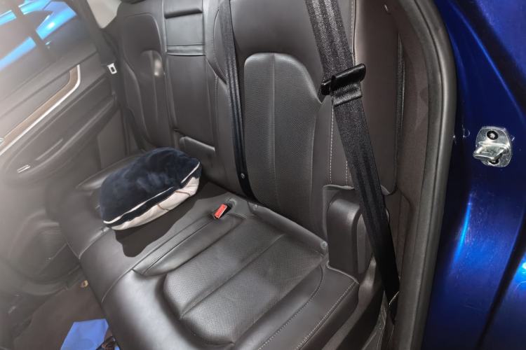 Used Roewe RX8 2018 30T Smart Connectivity Two-Wheel Drive Supreme Edition Left Rear Seat