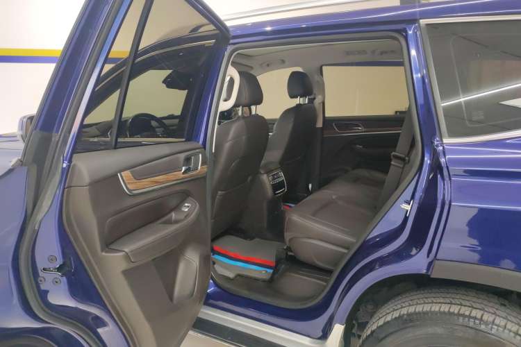 Used Roewe RX8 2018 30T Smart Connectivity Two-Wheel Drive Supreme Edition Left Rear Seat