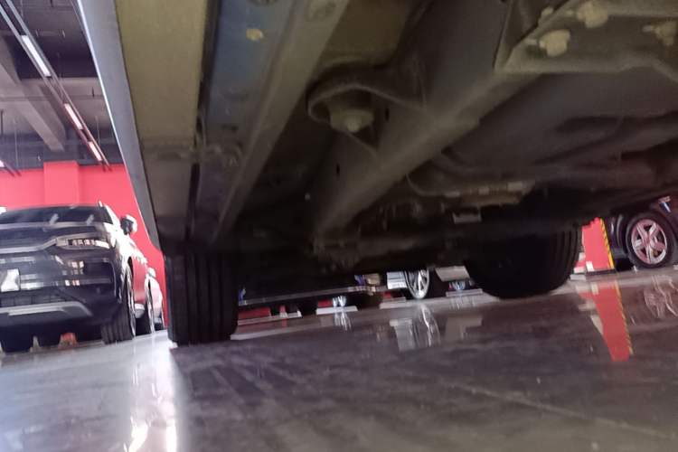 Used Roewe RX8 2018 30T Smart Connectivity Two-Wheel Drive Flagship Edition Left Side Sill