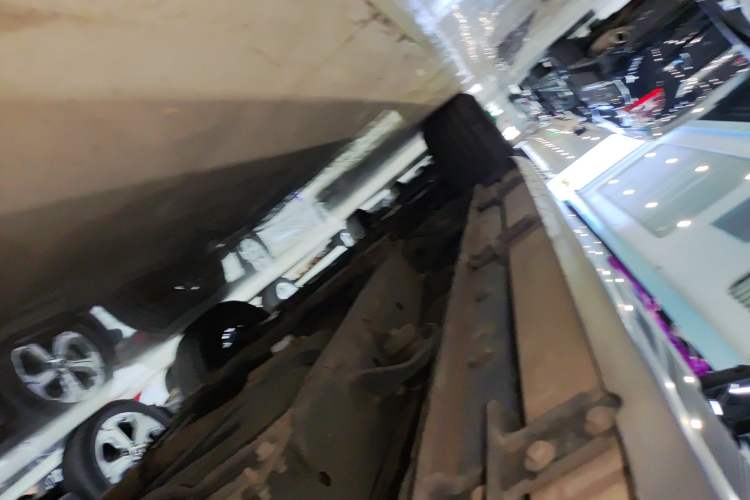 Used Roewe RX8 2018 30T Smart Connectivity Two-Wheel Drive Flagship Edition Left Side Sill