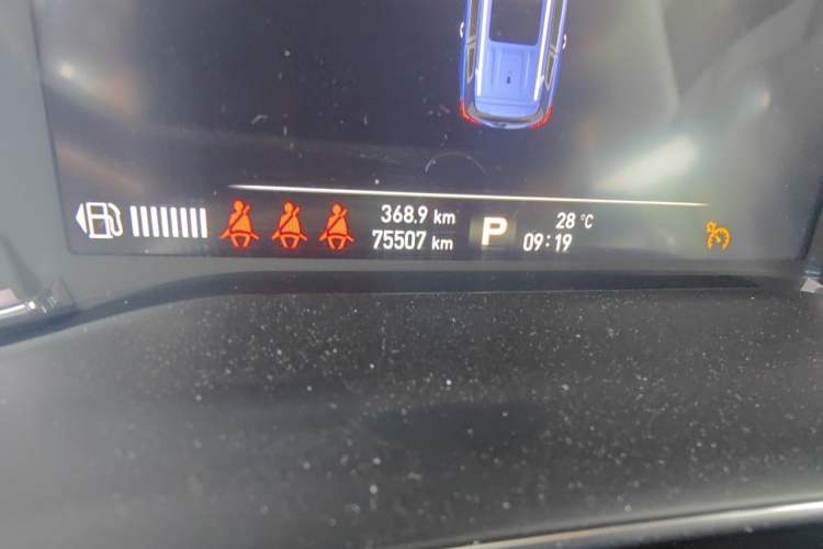 Used Roewe RX8 2018 30T Smart Connectivity Two-Wheel Drive Flagship Edition Odometer Close Up