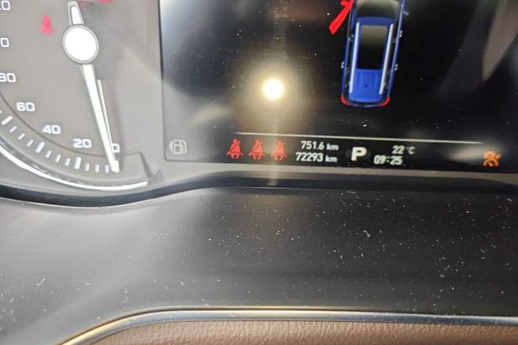 Used Roewe RX8 2018 30T Smart Connectivity Two-Wheel Drive Supreme Edition Odometer Close Up