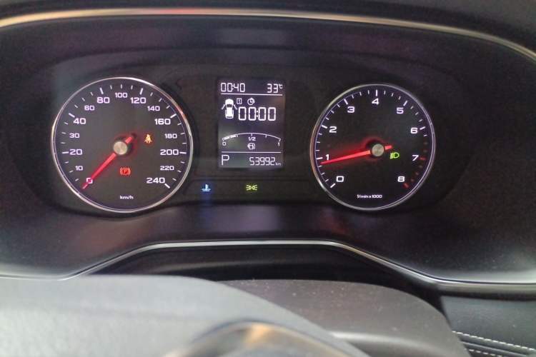 Used Roewe RX8 2018 30T Two-Wheel Drive Flagship Edition Odometer Close Up