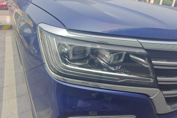 Used Roewe RX8 2018 30T Smart Connectivity Two-Wheel Drive Flagship Edition Right Front Headlight