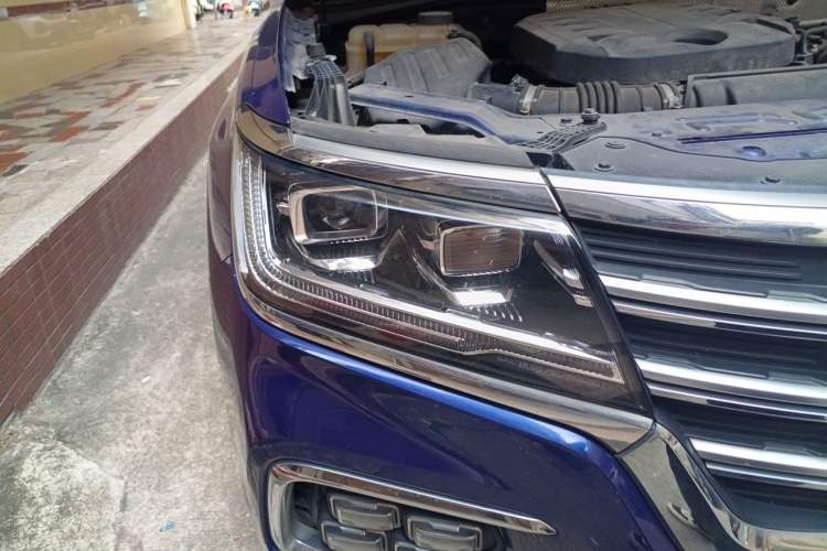 Used Roewe RX8 2018 30T Two-Wheel Drive Flagship Edition Right Front Headlight